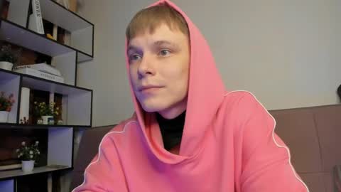 Snapshot of blondvibe chatting on 04.27.26 Alik online show from 04.27.26