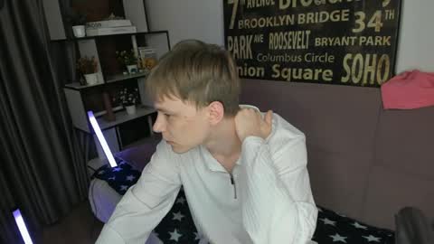 Snapshot of blondvibe chatting on 05.24.26 Alik online show from 05.24.26
