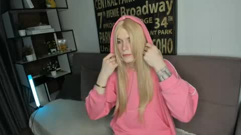 Snapshot of blondvibe chatting on 05.29.26 Alik online show from 05.29.26