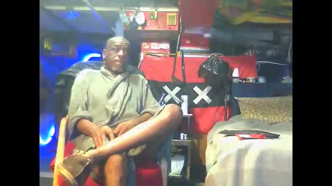 Snapshot of blowfly chatting on 11.23.25 BLOWFLY online show from 11.23.25