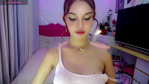 Snapshot of blue_aiveexx chatting on 06.19.26 aivee online show from 06.19.26