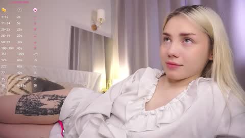 Snapshot of blue_bow chatting on 01.15.26 Adeline online show from 01.15.26