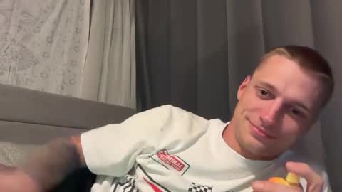 Snapshot of blue_eyed_beau chatting on 04.18.26 Beau online show from 04.18.26