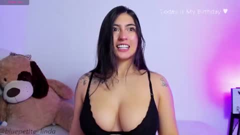 Snapshot of blue_petite chatting on 06.30.26 Linda online show from 06.30.26