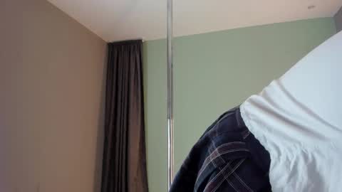 Snapshot of blue_sixx chatting on 10.02.25 blue_sixx online show from 10.02.25