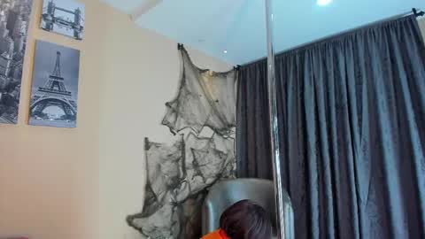 Snapshot of blue_sixx chatting on 10.19.25 blue_sixx online show from 10.19.25