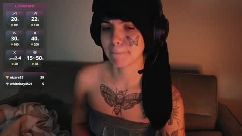 Snapshot of bluedweeb chatting on 12.05.24 Blue online show from 12.05.24