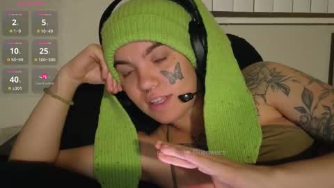 Snapshot of bluedweeb chatting on 11.25.25 Blue online show from 11.25.25