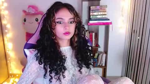 Snapshot of bluee_v chatting on 02.18.26 Im Abril .. Nice to meet you thumb up me please its important INDEPENDENT MODEL online show from 02.18.26