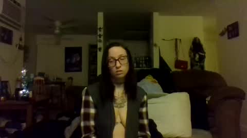 Snapshot of blueeyedbeauty1995 chatting on 12.18.25 Blueeyedbeauty online show from 12.18.25
