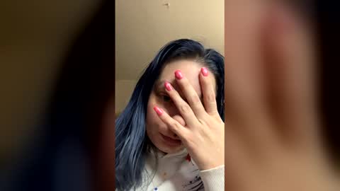 Snapshot of blueeyedbeauty92 chatting on 12.04.25 blueeyedbeauty92 online show from 12.04.25