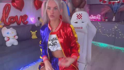 Snapshot of blush_mikki chatting on 02.14.25 Mikki chan online show from 02.14.25