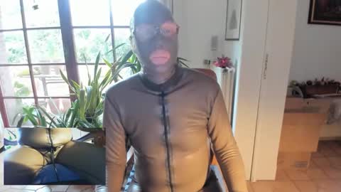 SlaveRobert online show from 10.20.25