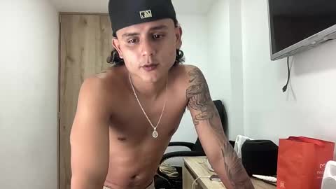 Snapshot of bob_pettersonn chatting on 09.28.25 Bob INDEPENDENT MODEL online show from 09.28.25