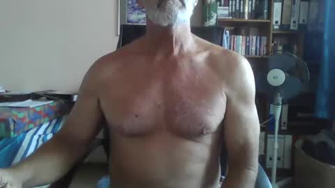 Snapshot of bobbgud chatting on 09.14.25 Bobbgud online show from 09.14.25