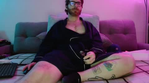 Snapshot of bobbyenglish69 chatting on 02.12.25 Bobby English online show from 02.12.25