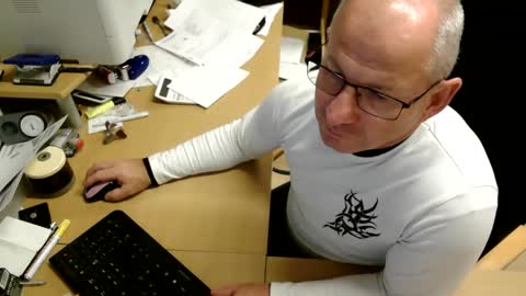 Snapshot of bodymen1 chatting on 11.19.25 bodymen1 online show from 11.19.25