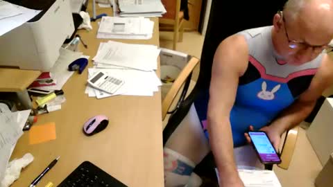 Snapshot of bodymen1 chatting on 12.04.25 bodymen1 online show from 12.04.25