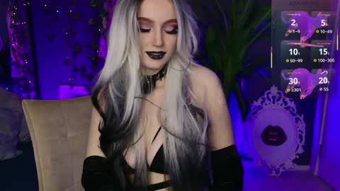 Snapshot of bogemabella chatting on 05.12.26 Your Mistress Bella online show from 05.12.26
