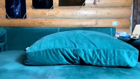 Nail and Olivia online show from 11.05.25