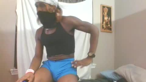 Snapshot of bombazzzari chatting on 01.02.25 bomb. azz. zari. unicorn CD online show from 01.02.25