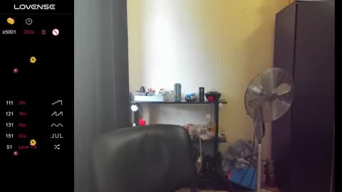 Snapshot of boni_nell__ chatting on 03.05.25 Nell online show from 03.05.25