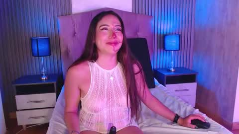 Snapshot of bonnali_lune chatting on 10.01.25 bonnali_lune online show from 10.01.25