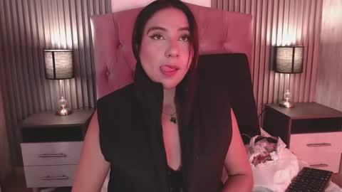 Snapshot of bonnali_lune chatting on 10.07.25 bonnali_lune online show from 10.07.25