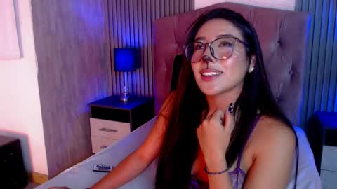 Snapshot of bonnali_lune chatting on 10.15.25 bonnali_lune online show from 10.15.25