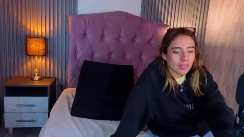 Snapshot of bonnali_lune chatting on 03.22.26 bonnali_lune online show from 03.22.26