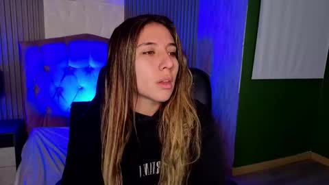 Snapshot of bonnali_lune chatting on 05.21.26 bonnali_lune online show from 05.21.26