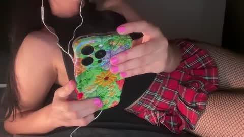 BonnettBonett   I cam from 4pm- 12am central time Costa Rica online show from 09.15.25