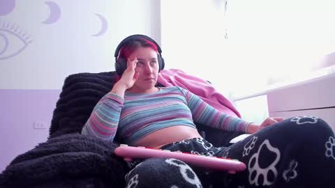 Bonnie Help me reach 500 likes online show from 10.06.25