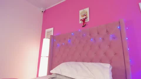 Snapshot of bonniepark_ chatting on 12.21.24 Bonnie online show from 12.21.24