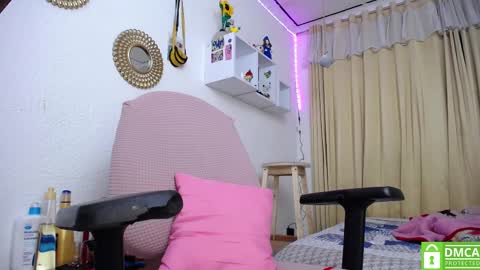 Soffy Brooks Independent model online show from 02.15.25