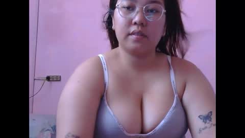 Snapshot of boobsiemarie chatting on 06.11.26 MommyMarie-Singlemom of 2. online show from 06.11.26