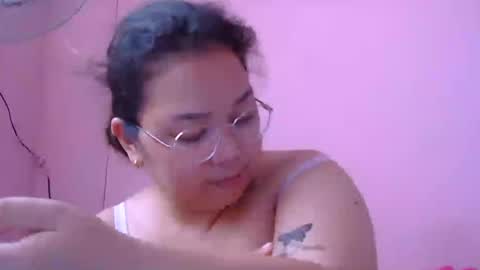 Snapshot of boobsiemarie chatting on 07.21.26 MommyMarie-Singlemom of 2. online show from 07.21.26
