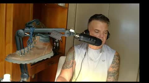 Snapshot of boss1420 chatting on 10.13.25 BOSS online show from 10.13.25