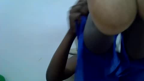 Snapshot of bouncy_vee chatting on 04.06.26 bouncy_vee online show from 04.06.26