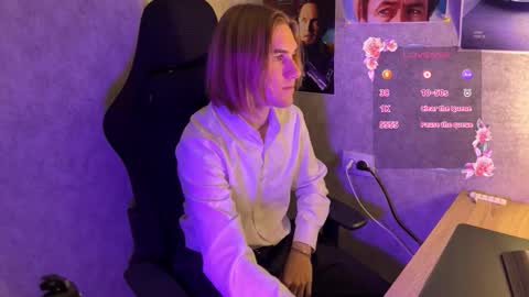 Snapshot of bovena chatting on 10.23.25 bovena online show from 10.23.25