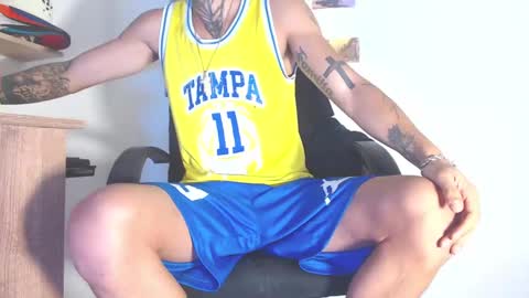 Snapshot of boy_master5 chatting on 02.22.25 boy_master5 online show from 02.22.25