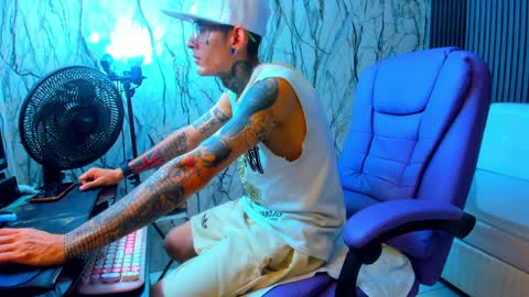 boy_tatto77 online show from 03.26.26