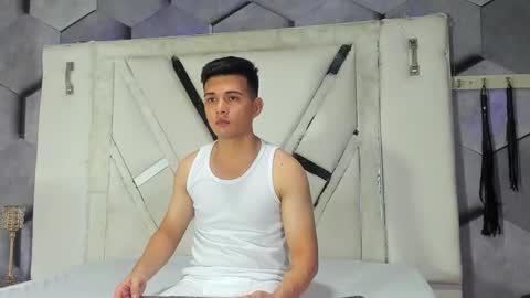 boyhot_mio online show from 02.10.26