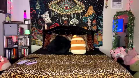 Snapshot of boysdroollx chatting on 02.24.25 Puddin online show from 02.24.25