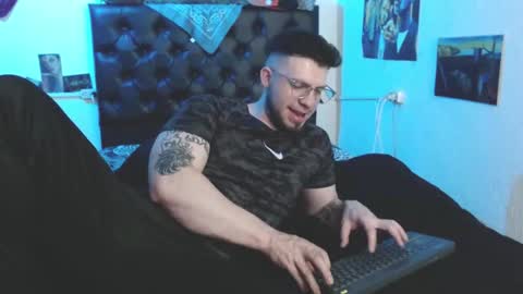 Snapshot of brad_hot_boy chatting on 11.25.25 brad hot boy online show from 11.25.25