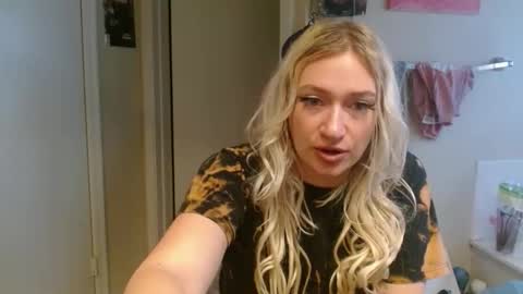 Snapshot of braindeadbetty chatting on 04.26.26 i am a naughty jedi knight online show from 04.26.26