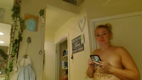 Snapshot of braindeadbetty chatting on 05.04.26 i am a naughty jedi knight online show from 05.04.26