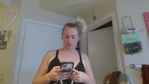 Snapshot of braindeadbetty chatting on 05.26.26 i am a naughty jedi knight online show from 05.26.26
