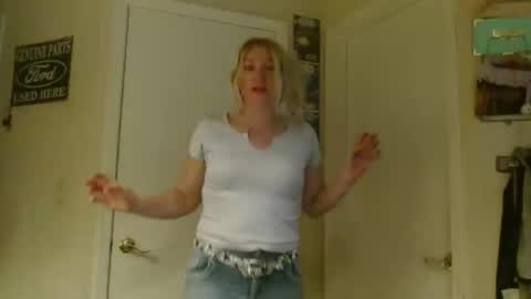 Snapshot of braindeadbetty chatting on 06.03.26 i am a naughty jedi knight online show from 06.03.26