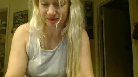 Snapshot of braindeadbetty chatting on 06.12.26 i am a naughty jedi knight online show from 06.12.26